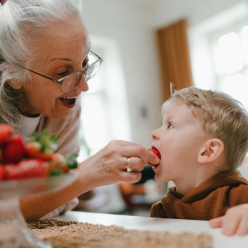 Бабуся та онук, зображення з вільних джерел