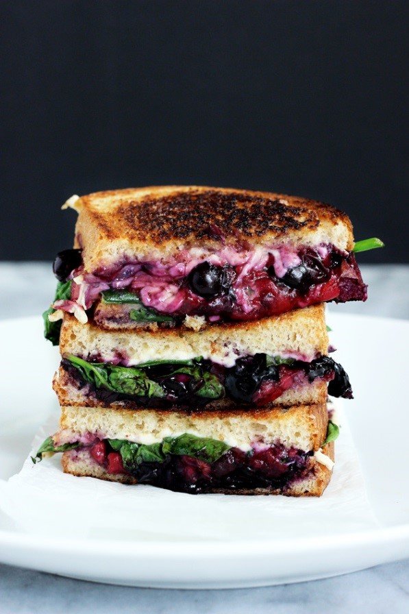 День независимости Украины: рецепт ягодного сэндвича для пикника