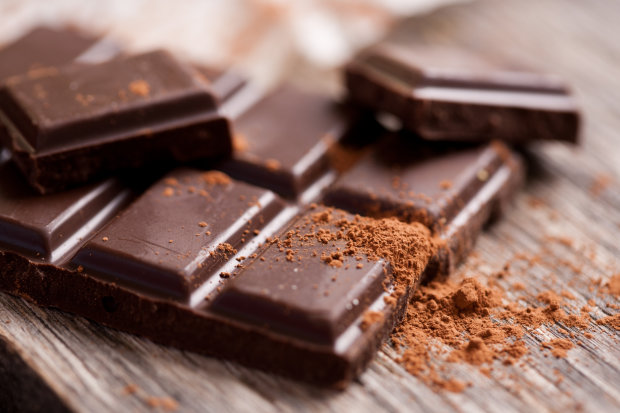 Натуральный темный шоколад считается хорошим антивозрастным продуктом