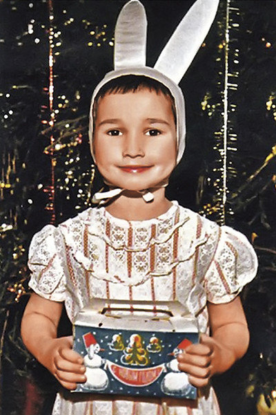 Анфиса Чехова в детстве в костюме Зайчика