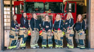 В США почти одновременно родили семеро жен пожарных