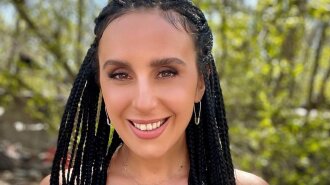 Похудевшая Джамала впечатлила стильным весенним образом: надела широкие джинси и супермодный плащ (фото)