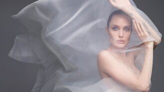 44-летняя Анджелина Джоли  полностью обнажилась на камеру: самые горячие кадры фотосессии