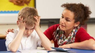 Вчитель англійської мови погрожував батькам позбавленням батьківських прав за невиконання домашнього завдання: подробиці