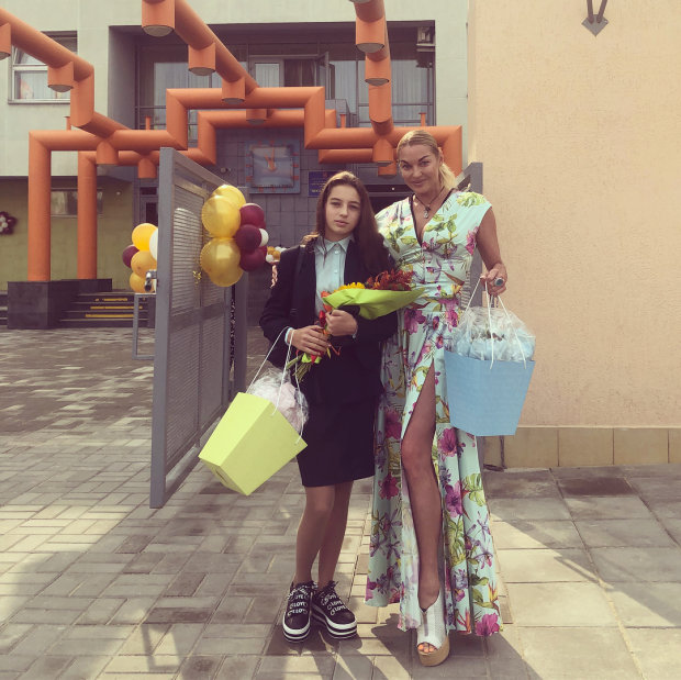 Анастасия Волочкова на празднике знаний вместе с дочерью