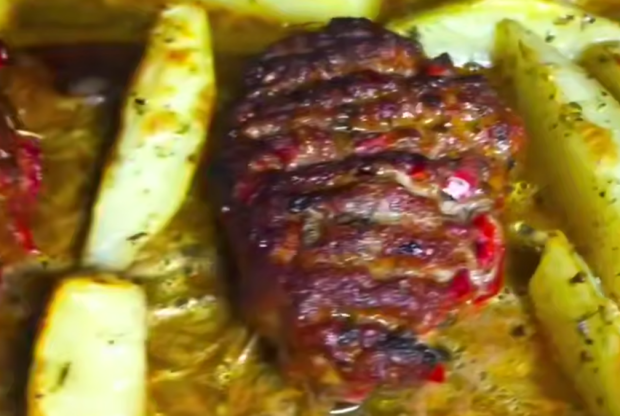 Котлети по-турецьки з картоплею, кадр з відео