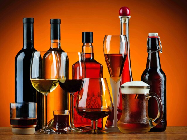 Ученые назвали два вида алкоголя, которые уничтожают мозг