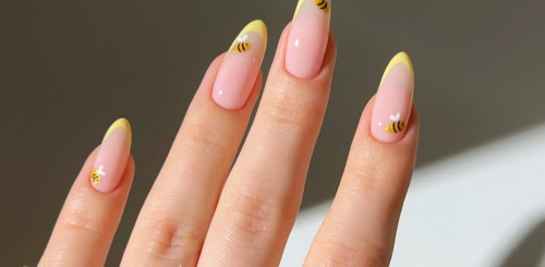 Манікюр, фото із соцмереж