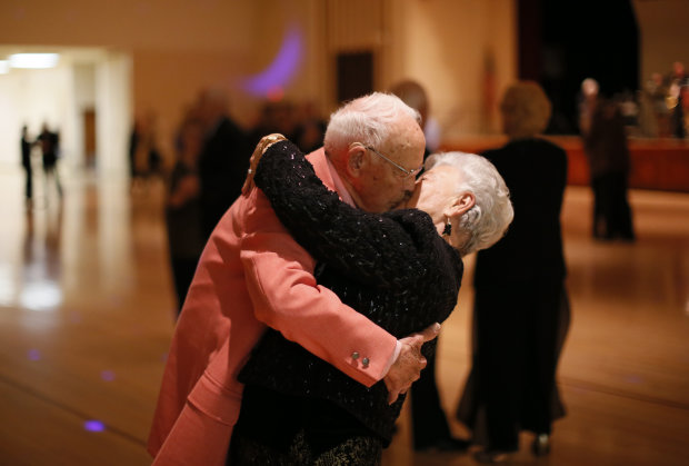 Ученые нашли новый способ борьбы со старением — танцы