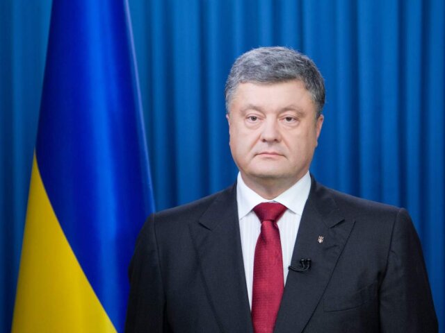 Петр Порошенко ввел военное положение в Украине