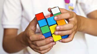 Юный украинец умеет собирать кубик Рубика в рекордно короткое время