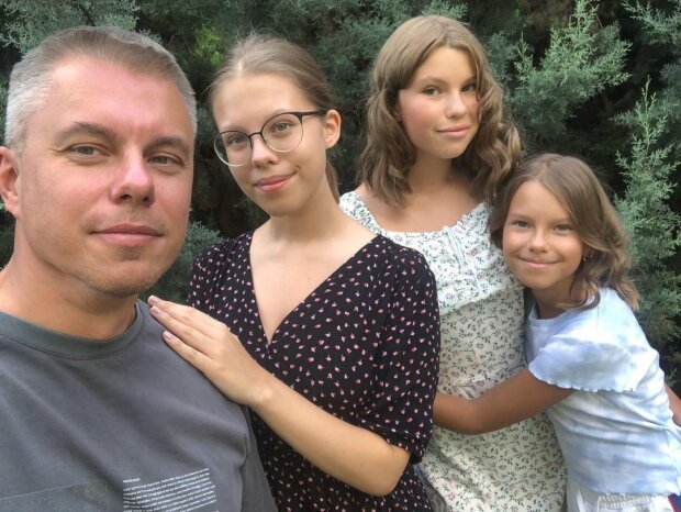 Андрей Доманский с дочерьми