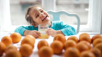Доктор Комаровський розповів, скільки фруктового соку можна давати дітям