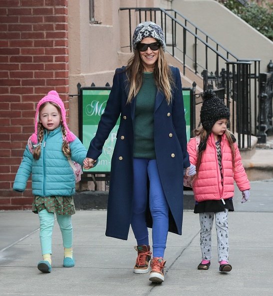Сара Джессика Паркер гуляет с детьми