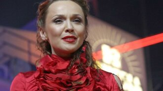 "Меладзе счастливчик": Альбина Джанабаева показала утонченную фигуру на международном фестивале