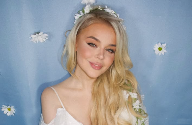 Аліна Гросу, фото із соцмереж співачки