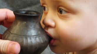 Ученые обнаружили бутылочки для кормления, которыми пользовались несколько тысяч лет назад (ФОТО)