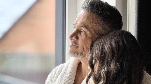 Эктор Хименес-Браво ответил хейтерам по поводу того, что его любимой нет и 18 лет: "Я не хотел..."