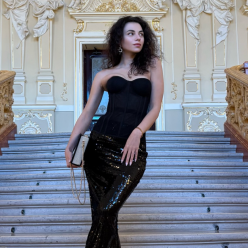 Гарна дівчина, жіноча енергетика, фото з соцмереж