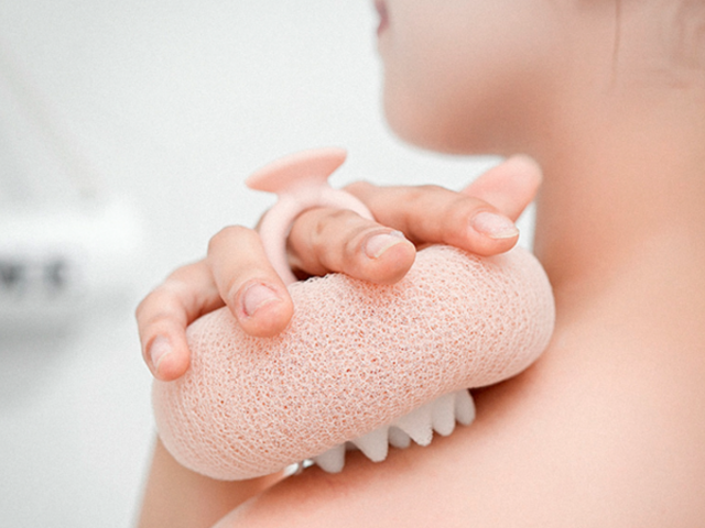 Мочалка, душ, зображення: stock.adobe