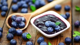 Blueberry-jam-fresh-blueberries-spoon_3840x2160