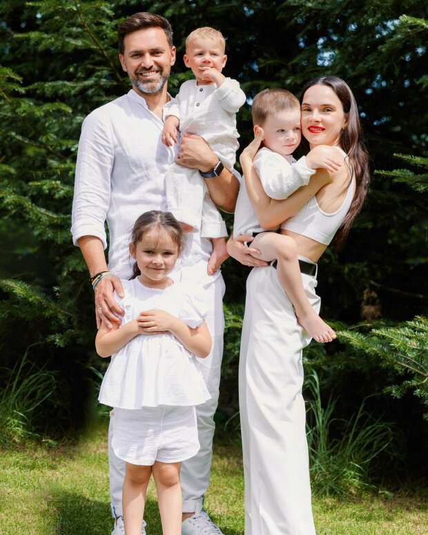 Тимур та Інна Мірошниченко з усіма своїми дітьми