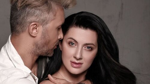Сніжана Бабкіна у мінішортах засвітила татуювання в інтимному місці: "Гаряче"