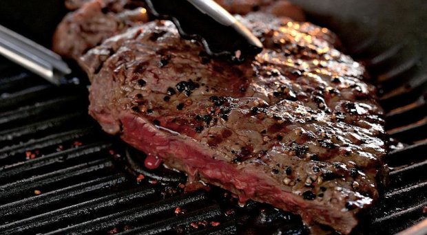 Посеревшее при жарке мясо может иметь неприятный привкус