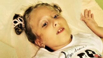 10-летней Сашеньке нужна помощь: история девочки с пороком головного мозга