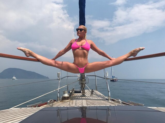Анастасия Волочкова на яхте