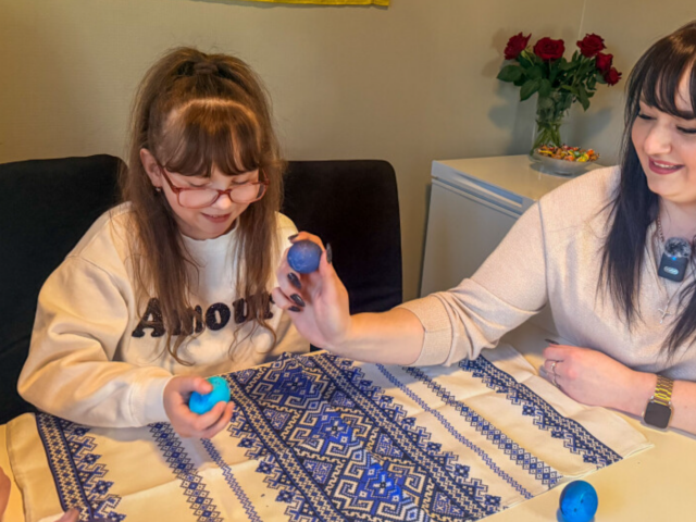 Битье крашанками, Пасха, кадр с видео