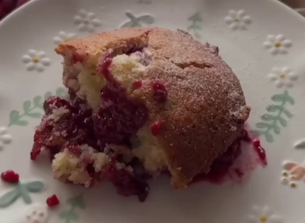 Ягідний пиріг, кадр з відео
