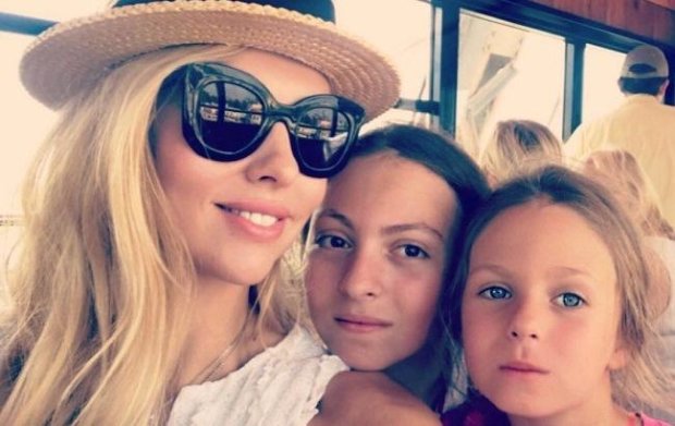 Оля Полякова з дочками