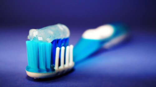 Ученые рассказали о вреде зубной пасты