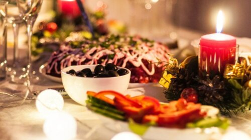 Холодец, оливье и селедка под шубой: врачи перечислили самые опасные блюда новогоднего стола