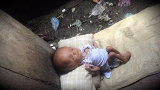 Дівчина врятувала хворе немовля, яке знайшла в купі сміття: як виглядає дитина через 2 роки (ФОТО)