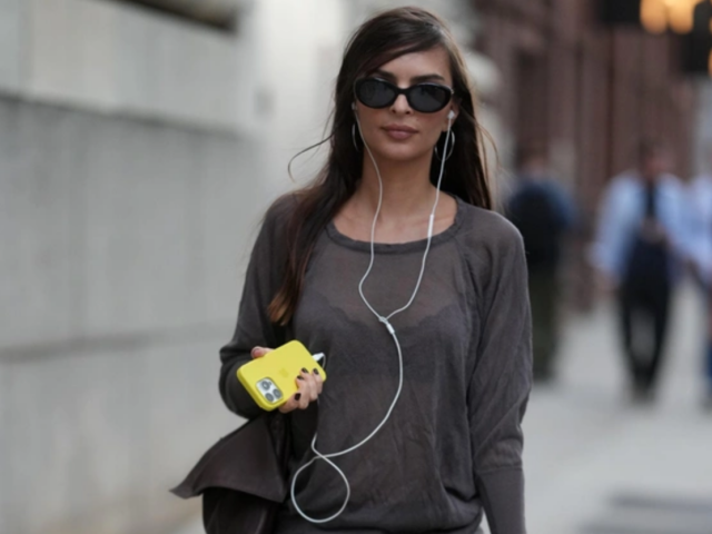 Проводные наушники, фото из соцсетей