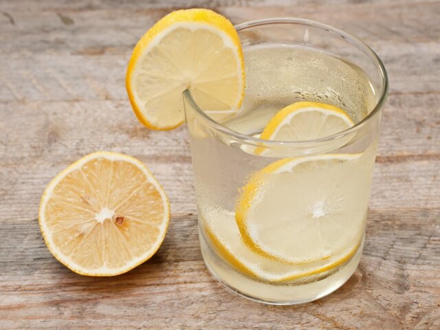 Вода с лимоном 