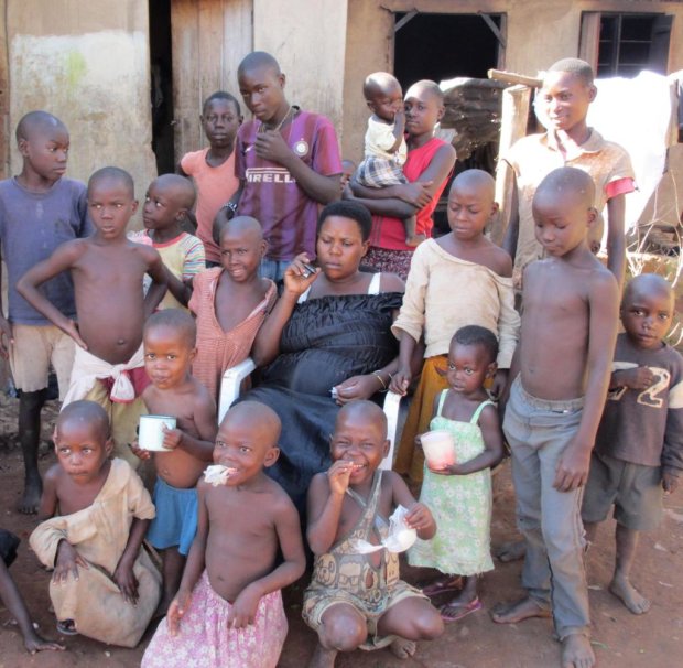 Женщина из Уганды родила 44 ребенка
