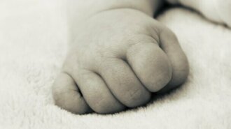 У Запоріжжі померла 2-річна дитина: батьки звинувачують лікаря в недбалості