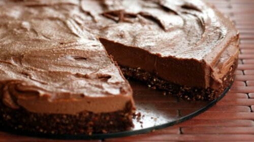 Простой пирог без выпечки: рецепт вкуснейшего десерта с шоколадной «Нутеллой»
