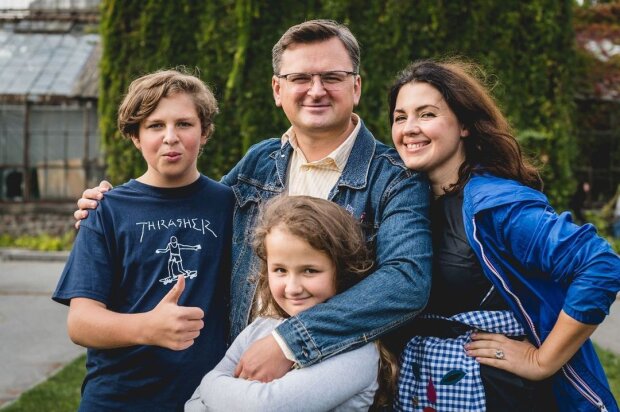 Дмитрий Кулеба с бывшей женой и детьми