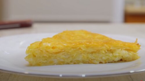 Рецепт простіше не буває: картопляний пиріг-запіканка з сиром, який виручить завжди і скрізь