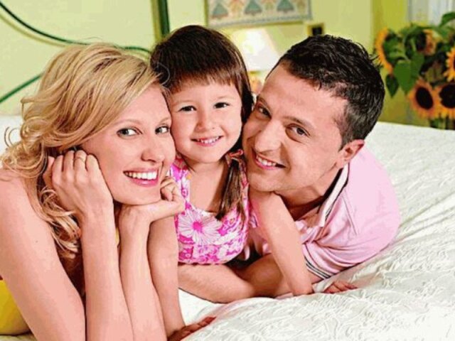 Зеленский с женой и дочерью/ Фото: Viva