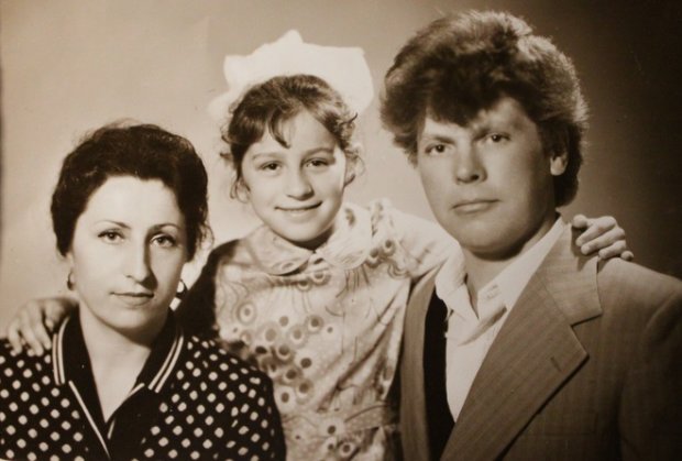 Телеведуча Надія Матвєєва з батьками в дитинстві