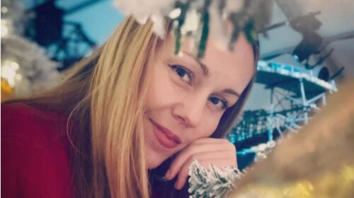 Alyosha поділилася сімейним кадром, де вся родина зібралася на Різдво. "Божої милості і ласки усім"