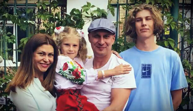Яків Кучеревський з родиною