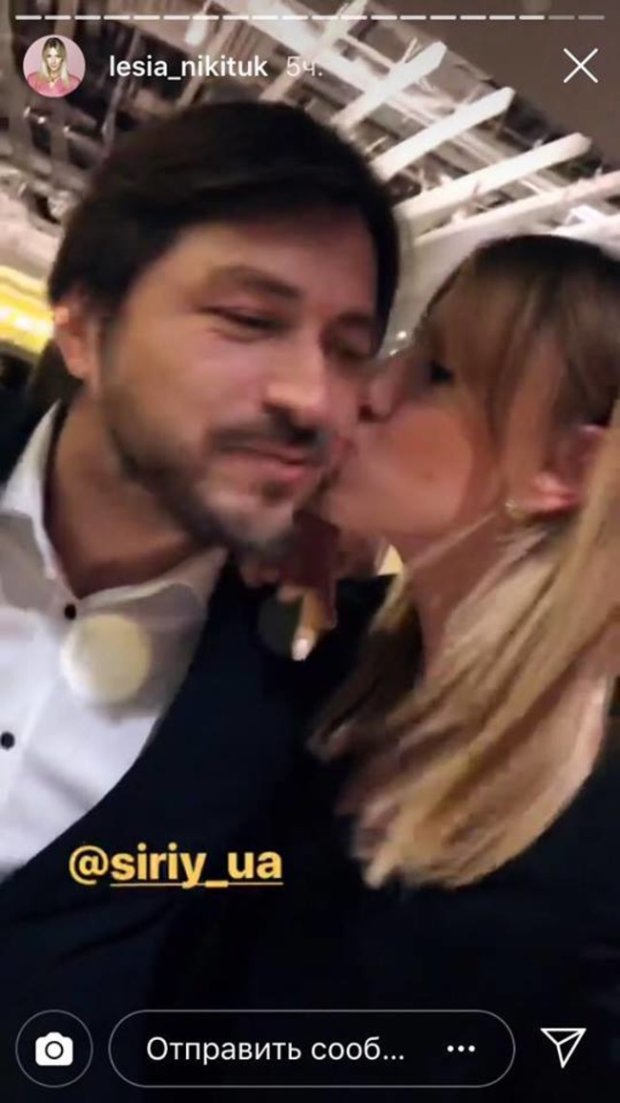 Леся Никитюк и Сергей Притула целуются