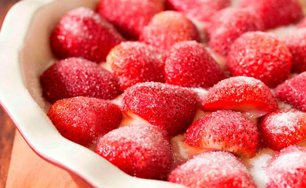 Як заморозити полуницю цілком. Спосіб з цукром