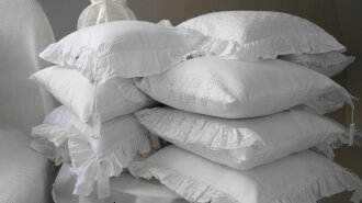 Варто прислухатися: експерти розповіли, як подушки можуть нашкодити здоров'ю